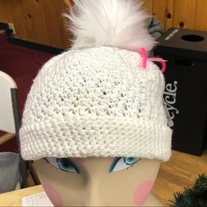 White beanie with faux fur pom-pom